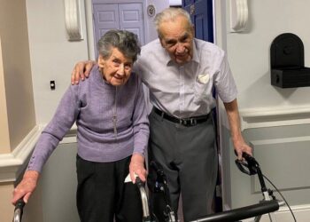 UK couple thrills the world marking 81 years of marriage
