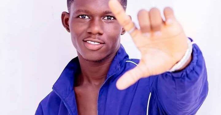 AwodaPa’s Graphic Designer pops champagne